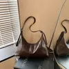 Bolsa de antebraço feminina, nova coleção outono/inverno 2026, design de alta qualidade, vintage e requintado, bolsa de ombro de grande capacidade, adequada para o trabalho e uso diário