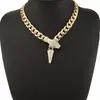Estilo Ins Lujo Ligero Corto Incrustado de Diamantes Ojos Verdes Cabeza de Serpiente Hebilla Magnética Ajustable Cadena de Hueso Fragmentado Collar de Diseño Distintivo