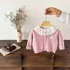 Conjunto de Suéter para Meninas Roupa de Outono 2026 Novo Cardigan da Moda para Bebês e Crianças Pequenas Primavera e Outono Estilo Coreano Conjunto de Três Peças