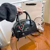 Moda Otoño 2025 Bolso Nuevo Dulce de Moda Bolso Almohada Bolso Pequeño Exquisito Bolso de Mano para Mujer Bolso Cruzado para Hombro