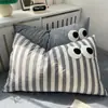 Nueva funda de almohada de un solo producto teñida en hilo - Serie de bordado de toalla con ojos grandes - Funda de almohada, bonita y cómoda