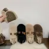 Sapatos Mary Jane de pelúcia estilo francês 2026, sapatos peludos de sola macia para outono/inverno, novos sapatos slip-on femininos para uso externo