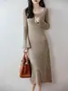 Vestido de Punto de Lana Pura con Cuello en U para Invierno 2026, Manga Larga para Mujer, Ajustado, Color Sólido, Canalé, Largo Medio
