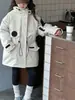 Jaqueta corta-vento com capuz para meninas, novo estilo outono/inverno 2026, para crianças maiores, com acolchoamento adicional e tecido espesso, uma jaqueta de trabalho três em um