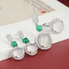 Conjunto de tres piezas de joyería con colgante, anillo y pendientes de calcedonia natural a la moda con temperamento de jade de hielo alto