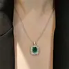 Pendientes Collar Anillo Versátiles de Lujo Accesible Retro Europeo y Americano con Piedra Preciosa Esmeralda Circonita Aguja de Plata 925