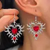 Brincos de coração com espinhos de subcultura, ganchos de ouvido vintage com strass de coração vermelho e preto, acessórios de brincos estilo punk para garotas doces e descoladas