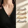 Broche de cara sonriente anti-exposición para mujer, diseño único, accesorio versátil para camisa, pasador de fijación de cuello para ropa, venta al por mayor