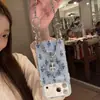 Funda de teléfono de mezclilla vintage con diseño de cruz 3D para iPhone 18 Pro Max, Apple 17, 16 y 15, con cobertura total y un asa