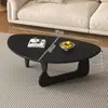 Nueva mesa de centro de madera maciza para espacios pequeños, mesa de centro triangular de forma especial de alta gama, lujo ligero, estilo japonés moderno simple para uso en la sala de estar