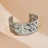 Pulsera abierta de encaje plisado estilo oro metálico transfronterizo europeo y americano con un diseño exagerado, que ofrece una sensación de lujo ligero y alta gama