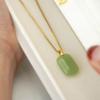 Collar de Acero de Titanio Dorado con Colgante Ruyi para Mujer, Delicado y Similar al Jade, Hebilla de Paz, Exquisito y Versátil, Cadena de Clavícula Vintage