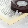 Auriculares Inalámbricos Bluetooth Estilo Lujo Ligero Mariposa Brillante con Hebilla para Oreja de Circonita Hebilla de Diamante Desmontable Joyería de Moda Decorativa para Mujeres