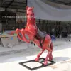Esculturas de Animales Personalizadas de Fibra de Vidrio - Decoraciones de Caballo Galopante de Alto Nivel en Rojo y Dorado para Escaparates de Tiendas de Año Nuevo Corporativas/Centros Comerciales