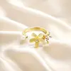 Anillo Nuevo Dulce Floral Abierto de Nicho Exquisito con un Diseño Tachonado de Diamantes Super de Hada, Anillo Geométrico de Lujo Ligero para Mujeres