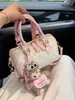 2026 Nuevo Bolso de Hombro Cruzado de Moda de Alta Gama Diseño de Nicho Boston de Viaje en Relieve para Mujer