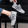 Tênis de treino alemão feminino 2026 novo modelo de outono, sapatos esportivos casuais versáteis e respiráveis com aumento interno de altura