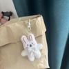 Chaveiro Pingente Coelho Fofo de Pelúcia com Laço de Pérola Coração de Menina Doce Acessórios para Mochila de Estudante Presente