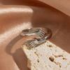 Nuevo anillo abierto simple de personalidad europea y americana con manos abrazándose, anillo cruzado, suministro transfronterizo de AliExpress, anillo de aleación para mujer