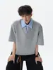Camiseta de manga corta con cuello de camisa de estilo retro americano, dos piezas falsas para hombre, verano, patchwork gris, holgada, casual, manga tres cuartos
