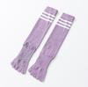 Otoño e Invierno nuevos calcetines largos de yoga para mujer de cinco dedos a rayas de alta calidad antideslizantes cálidos calcetines para piernas simples de tres barras