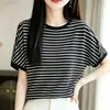 Nueva camiseta de punto de seda helada de manga corta a rayas, cuello redondo, estilo coreano, simple, fina, holgada, casual, top elegante