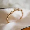 Anillo Huitan Estilo Coreano de Lujo Ligero Apilable para Dedo Índice, Anillo Moderno y Versátil con Diseño Incrustado de Diamantes, Anillo Simple para Mujer