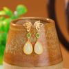 Pendientes colgantes de plata de ley S925 con diseño de ciervo, chapados en oro, con jaspe hetiano, estilo nacional retro, con flores de mariposa y seda hueca