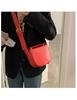Bolsa Vermelha de PU para Mulheres 2026 Nova Tendência Moda Retrô Bolsa Sela Nicho Versátil Ins Bolsa de Ombro Único Transversal para Mulheres