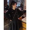 Vestido de tricô elegante estilo coreano, estilo Hong Kong para senhora, vestido preto pequeno estilo Hepburn para outono e inverno, saia plissada estilo guarda-chuva para petite