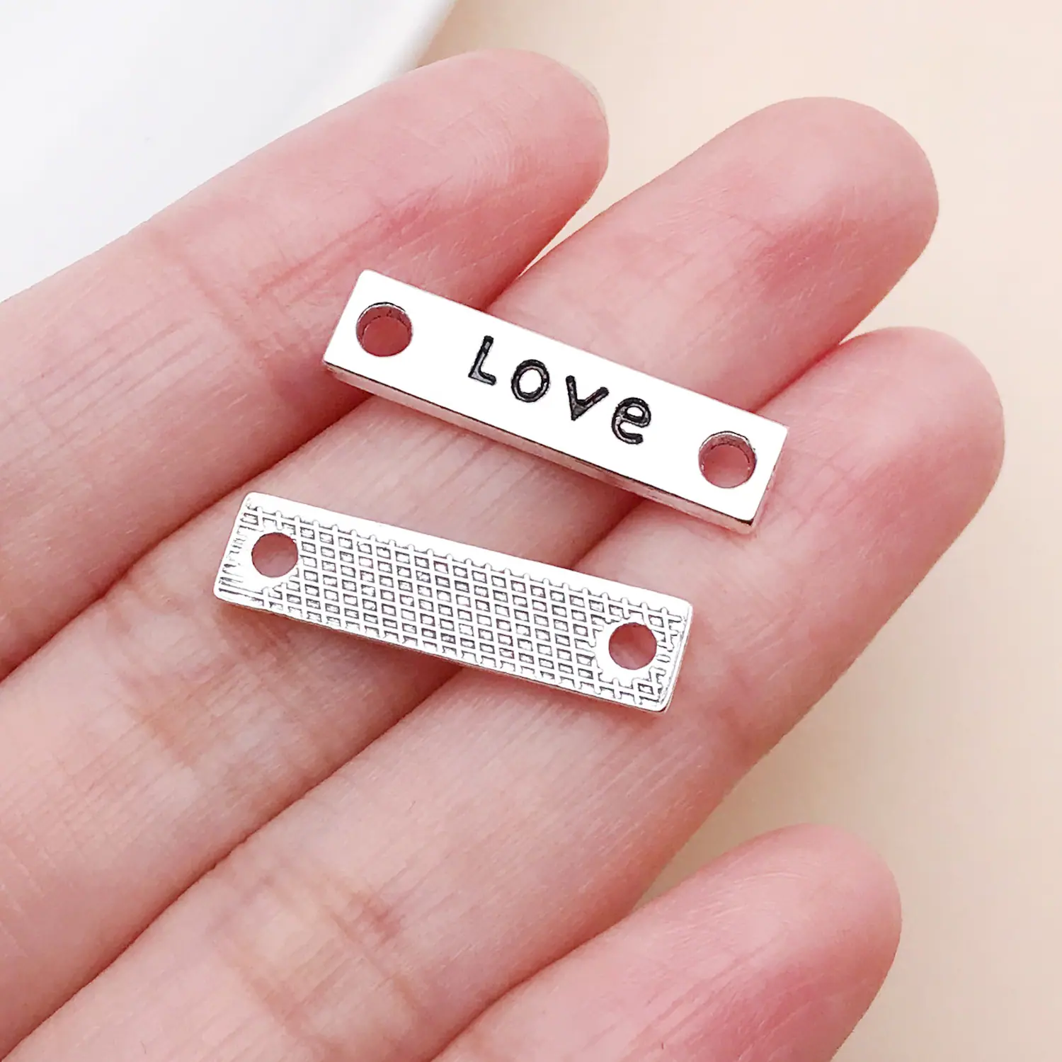 5660-Y-古银锌合金长方形love字母牌双孔链接6x24