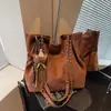 Bolsa de Grande Capacidade para Mulheres 2026 Inverno Novo Estilo Bolsa de Ombro Suede Estilo Balde Bolsa Tote Transversal Casual com Corrente Tendência