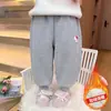 Calças Infantis Outono e Inverno Calças Esportivas de Bebê para Crianças 2026 Novo Estilo Calças Longas para Meninas Calças de Moletom com Plus Size Veludo Estilosas