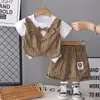2026 Nuevo Elegante Ropa Delgada para Bebé Niños Tendencia Verano Niños Guapo Rayas Verticales Conjunto de Manga Corta Falso de Tres Piezas