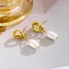 Pendientes de Perlas Estilo Francés Lujo Ligero Acero de Titanio Inspirados en Chanel, Joyería Transfronteriza, Perlas Nudadas de 18K para Mujer con un Toque de Alta Gama