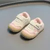 Nueva colección de otoño de zapatos para caminar antideslizantes y de suela blanda para bebés, adecuados para niños y niñas de 0 a 1, 2, 3 años, zapatos funcionales para niños pequeños, diseñados para prevenir lesiones en los dedos del pie.