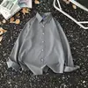 Venta directa de fábrica: Camisas versátiles de color liso para hombre para primavera y otoño, con un nuevo diseño moderno de estilo japonés, inspirado en la moda de Harajuku, con una estética artística y retro americana