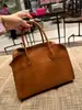 A Nova Bolsa de Couro de Vaca com Fileira de Pontos Bolsa Tote Margaux10 de Alto Padrão para o Dia a Dia Bolsa Transversal de Couro Genuíno