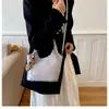 Bolso cubo de estilo coreano, chic y minimalista para mujer; bolso de hombro nuevo, moderno y retro; versátil para ir al trabajo y el uso diario; bolso elegante