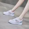 Sapatos Esportivos Femininos Estilo Coreano Estilo Estudante Novos da Moda Primavera/Verão 2026 Color-Blocking Respiráveis Sola Grossa Confortáveis Antiderrapantes
