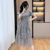 Vestido T-shirt de Malha Patchwork Novo Tamanho Grande Primavera/Verão 2026 em Cinza com Manga Curta e Ombro Normal para Mulheres