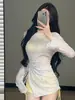 Conjunto de cover-up de una manga larga con estampado de estrellas degradadas para chica dulce con shorts ajustados a la cadera con cordón, atuendo de dos piezas, estilo puro y seductor, efecto adelgazante para mujer