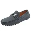 Mocassins masculinos de couro genuíno fosco para venda quente em transmissões ao vivo transfronteiriças, sapatos casuais britânicos para jovens, versáteis, sola macia, modernos