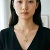Moda Europea y Americana Corona Elegante Acero de Titanio Inteligente Collar para Mujer Colgante de Circonita Micro-Pavimentado Celebridad de Internet Joyería de Alta Gama Venta al por Mayor
