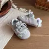 Bonitas zapatillas de estilo alemán para niñas, nueva colección otoño 2026, zapatos casual versátiles, zapatillas cómodas de suela blanda con detalles de lazo y cordones