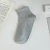 Calcetines de color liso calcetines cortos de verano calcetines de algodón para mujer transpirables que absorben el sudor calcetines cortos hasta el tobillo calcetines tipo barco versátiles calcetines de mujer Zhuji