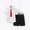 Conjunto de três peças para meninos com shorts de manga curta e gravata borboleta, roupa formal de verão para crianças, adequado para meninos mais velhos e pajens para apresentações