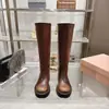 Botas de moto de alta gama transfronterizas Miu Miu 26 nuevo estilo punk, botas altas, botas de jinete, botas de mujer sin cordones, botas altas de tacón grueso