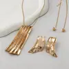 Colar Pingente Retangular de Metal com Padrão Original Transfronteiriço Europeu e Americano, Corrente de Clavícula de Luxo Leve de Alta Qualidade, Joia Feminina da Moda