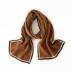 100% Cachemira Pura Otoño/Invierno 2026 Estilo Nuevo para Mujer Bloque de Color Borde Caliente Calentador de Cuello Protector de Cuello Chal Bufanda de Punto